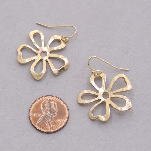 FLOWER METAL DANGLE EARRING