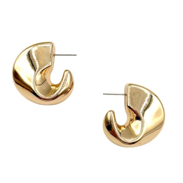 ROUND METAL EARRING