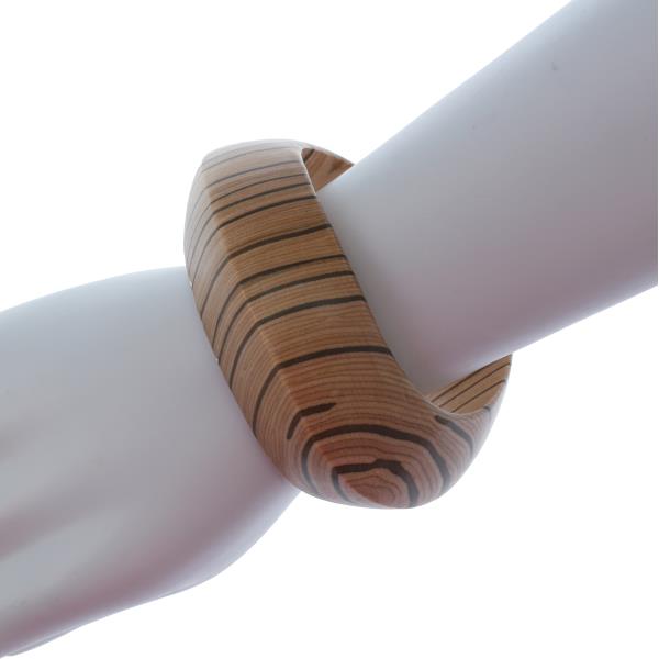 WOODEN NATURAL STRIPE ANGLED BANGLE BRACELET