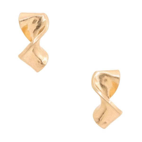 BENT METAL EARRING