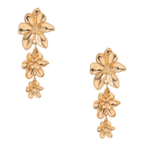 TRIPLE FLOWER DANGLE METAL EARRING