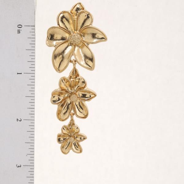 TRIPLE FLOWER DANGLE METAL EARRING