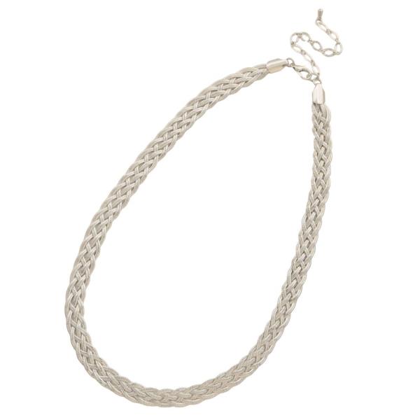METAL CHAIN NECKLACE