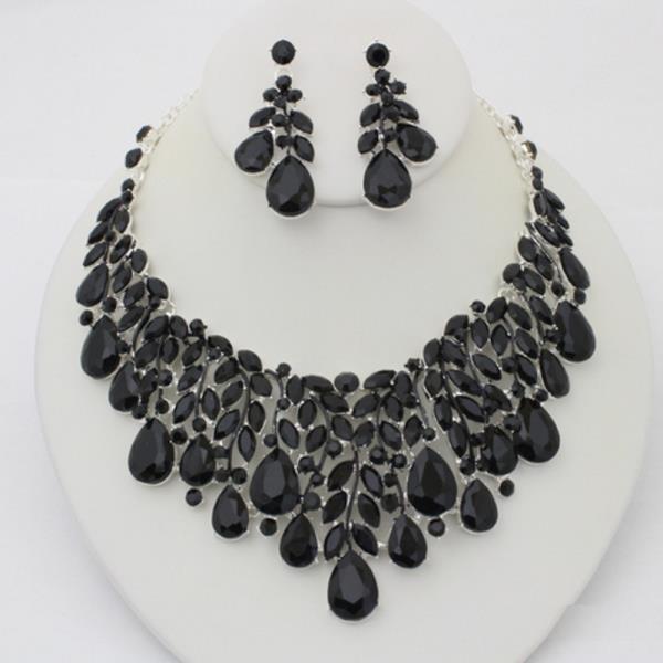 CRYSTAL TEARDROP CLUSTER NECKLACE EARRING SET