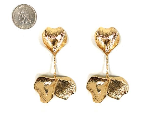 METAL PETAL DANGLE EARRING