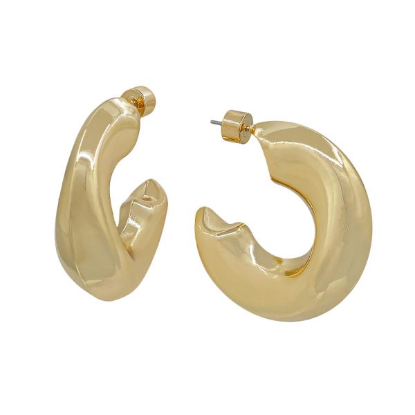 CHUNKY WAVED METAL HOOP EARRINGS