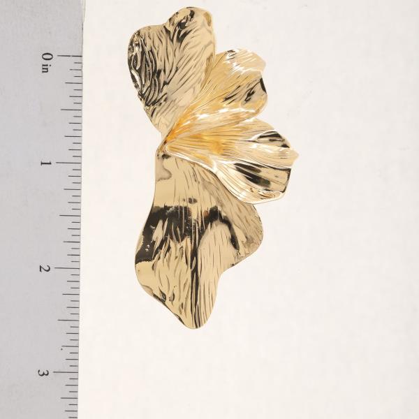 TEXTURED FLOWER METAL EARRING