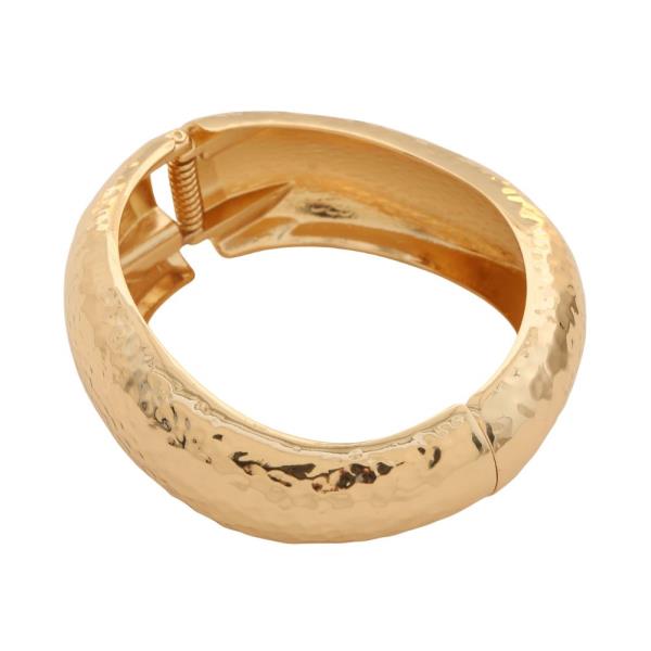 HAMMERED CURVE METAL BANGLE HINGED BRACELET