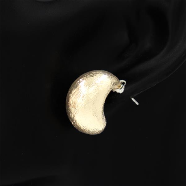 CHUNKY HUGGIE EARRING