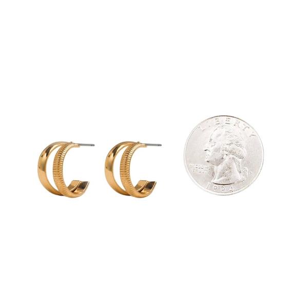 LAYERED LINED HOOP EARRING