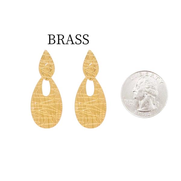 METAL TEXTURED DANGLE EARRING