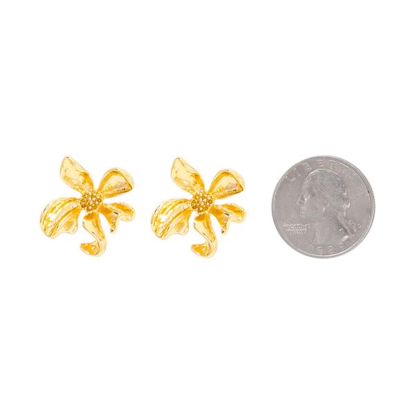 METAL FLOWER POST EARRING