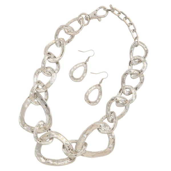 METAL LINK NECKLACE
