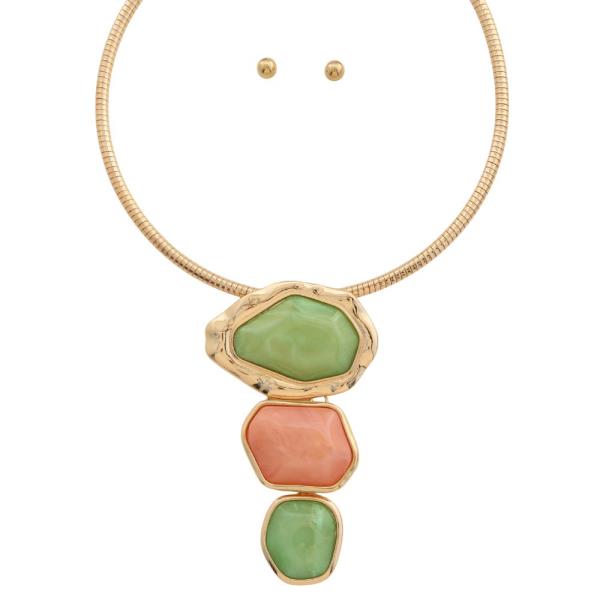 COLORED STONE PENDANT NECKLACE