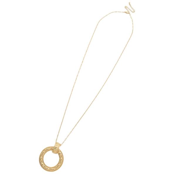 ROUND PENDANT METAL NECKLACE