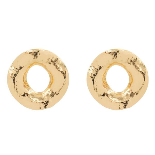 HAMMERED METAL ROUND EARRING