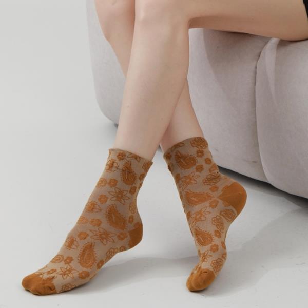 COMFORTABLE CASHEW-PATTERNED SOCKS & LIGHTWEIGHT