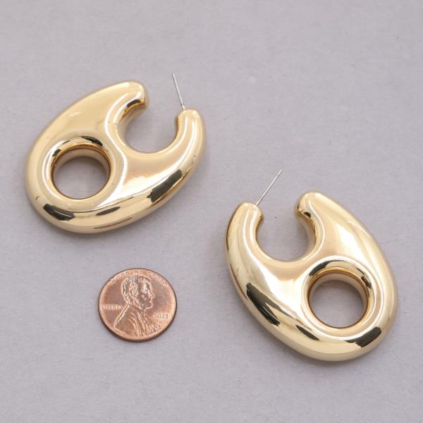 METAL OVAL EARRING