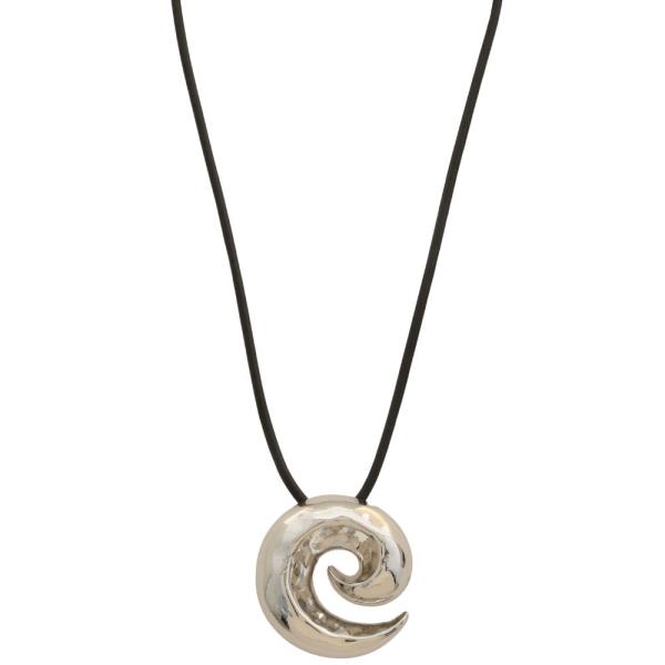 SWIRL METAL PENDANT NECKLACE