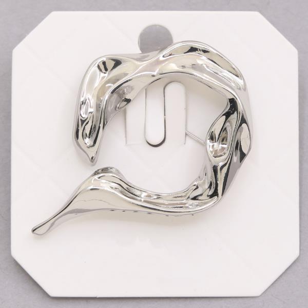 METAL BROOCH