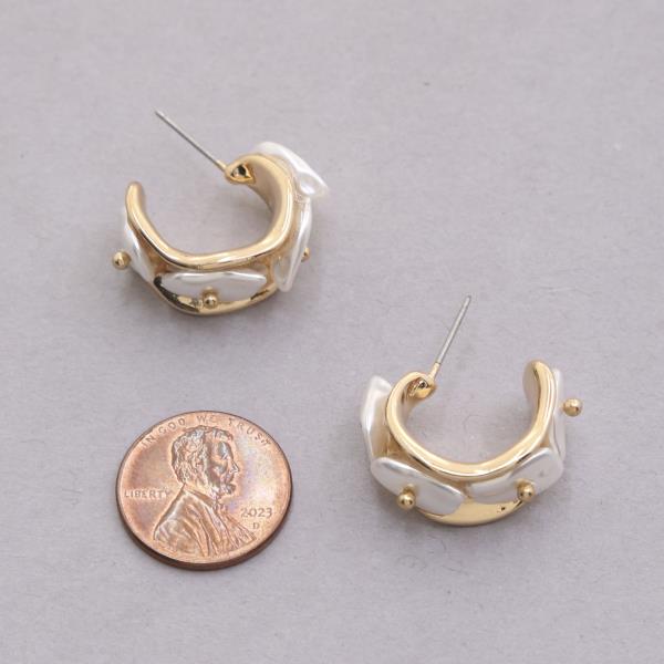 PEARL BEAD EDGE OPEN HOOP EARRING