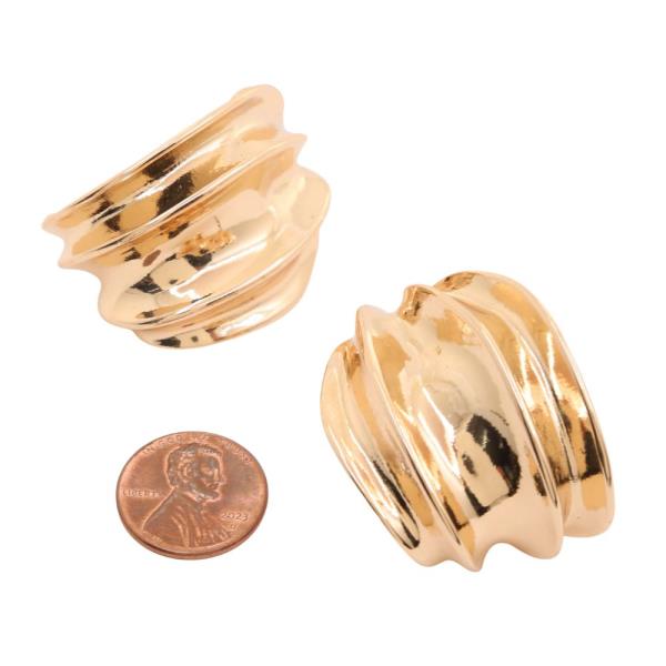 METAL PSOT EARRING