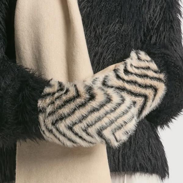 CHEVRON ZEBRA MITTENS
