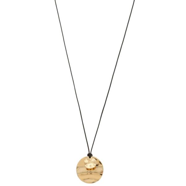 BENT METAL ROUND PENDANT NECKLACE