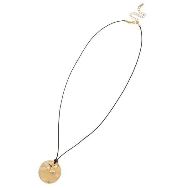 BENT METAL ROUND PENDANT NECKLACE