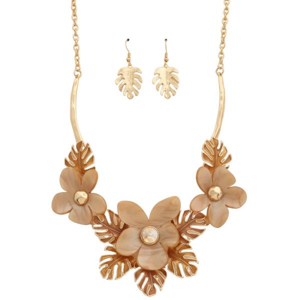 ACETATE FLOWER CENTER NECKLACE