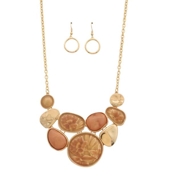 FLOWER PATTERN ROUND METAL NECKLACE