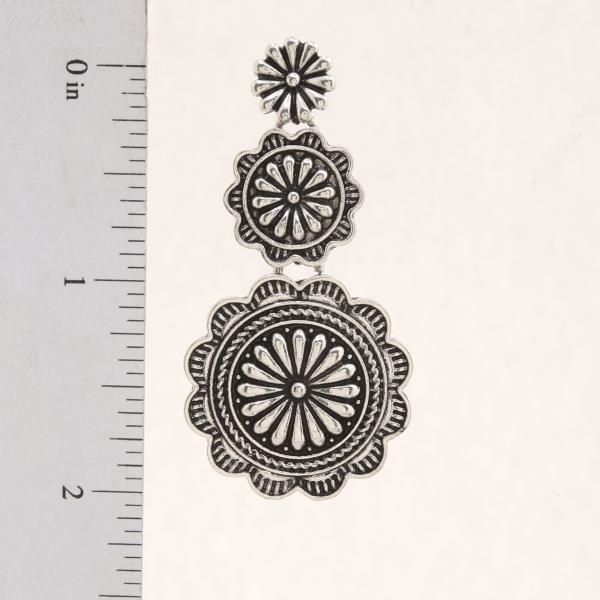 CONCHO METAL DANGLE EARRING
