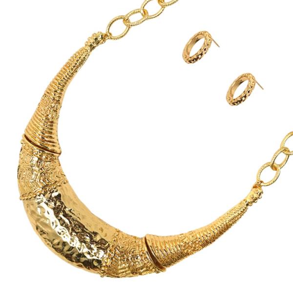 METAL NECKLACE