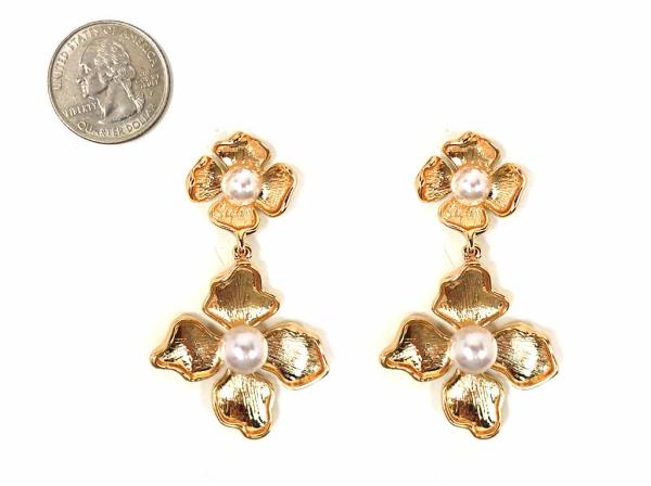 FLOWER SHAPE PEARL BEAD DANGLE EARRING