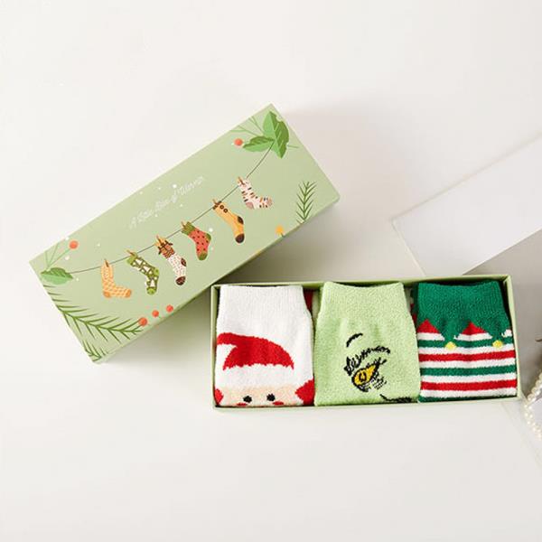CHRISTMAS FUZZY SOCKS GIFT BOX