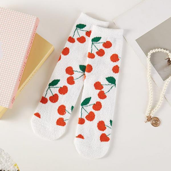 CHRISTMAS FUZZY SOCKS GIFT BOX