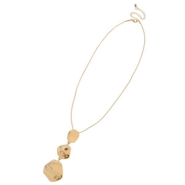 TRIPLE METAL PENDANT NECKLACE