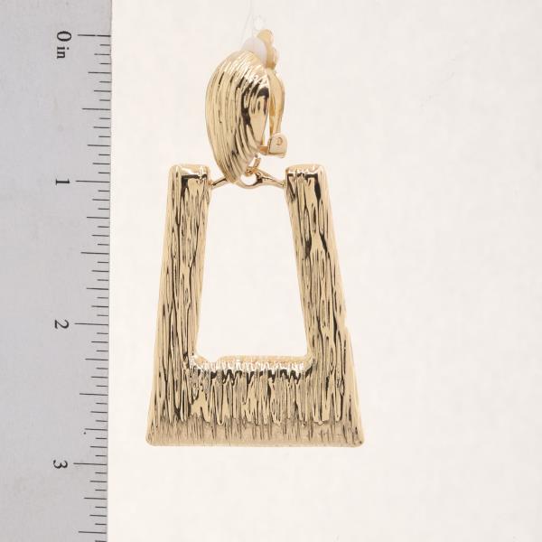 TEXTURED TRIANGLE METAL DANGLE EARRING