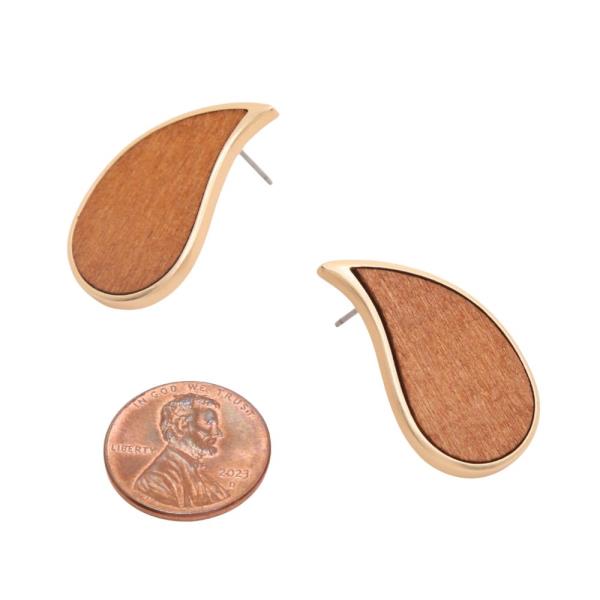 WOOD TEARDROP SHAPE EARRING