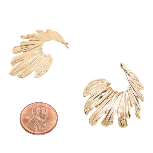 RUFFLE METAL EARRING