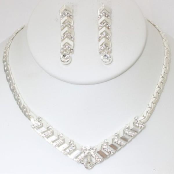 METAL RHINESTONE NECKLACE