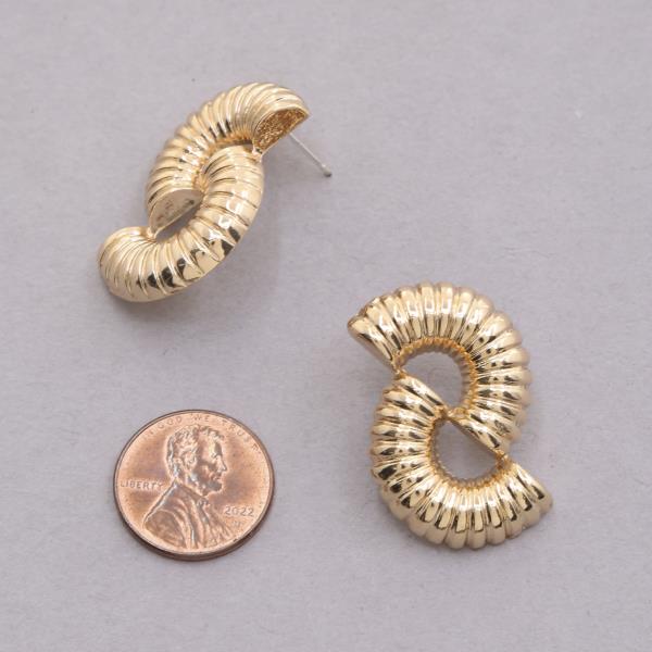 TEXTURED LINED METAL EARRING