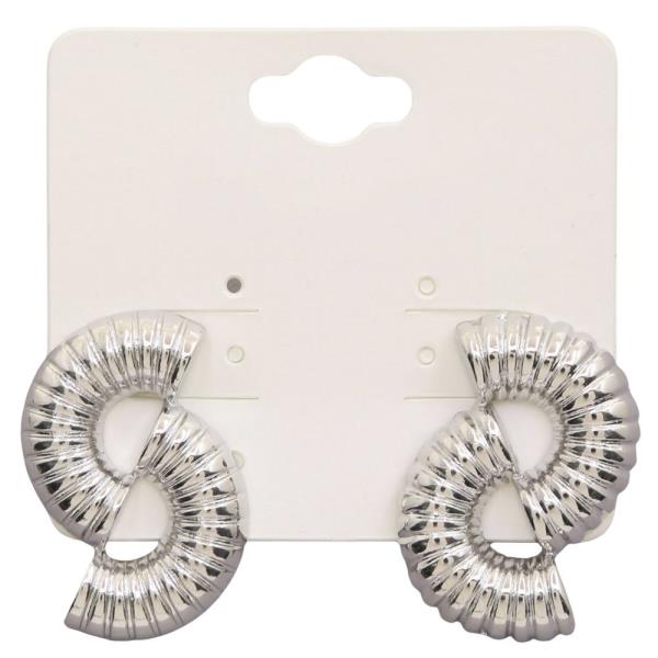 TEXTURED LINED METAL EARRING