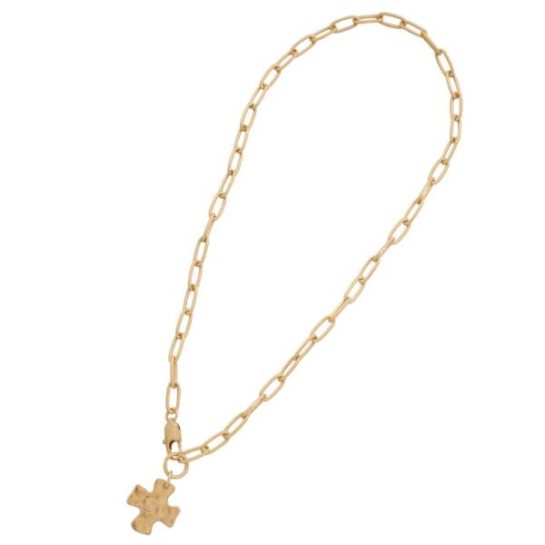 HAMMERED METAL CROSS CHARM OVAL LINK NECKLACE