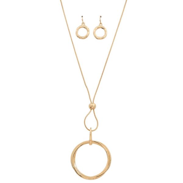 CIRCLE PENDANT METAL NECKLACE