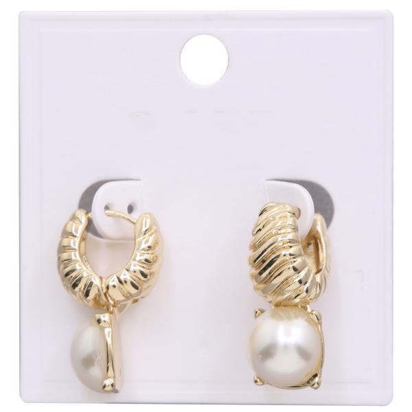 PEAL BEAD HUGGIE HOOP EARRING