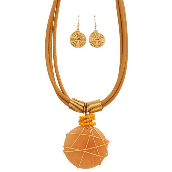 ROUND PENDANT WIRE LAYERED NECKLACE