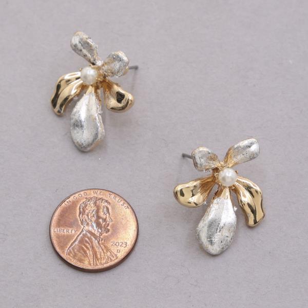TWO TONE FLOWER PEARL BEAD EARRING