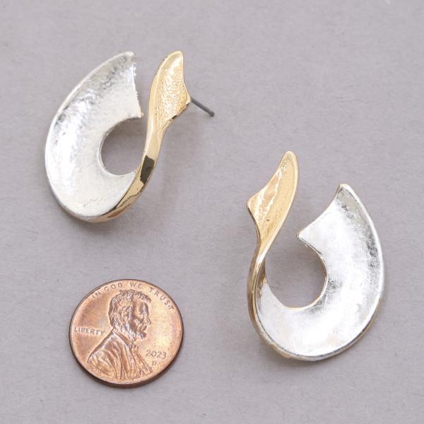 TWO TONE LOOP METAL EARRING