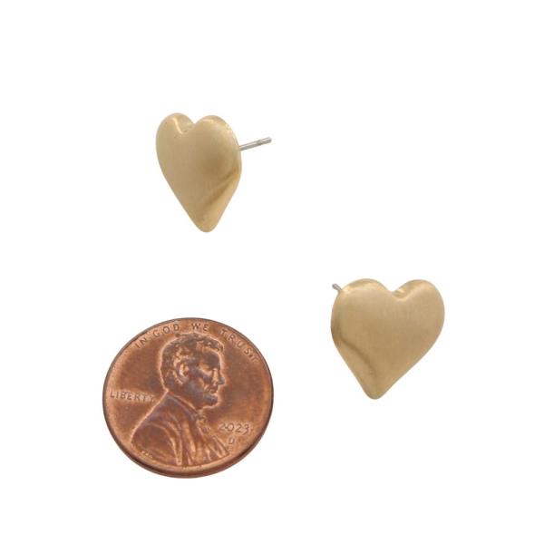 HEART SHAPE METAL EARRING